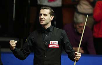 China's Ding edged out by defending champion Selby at snooker worlds semifinals