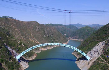 Aerial photos show Luohe Bridge after closure of arch rib in central China