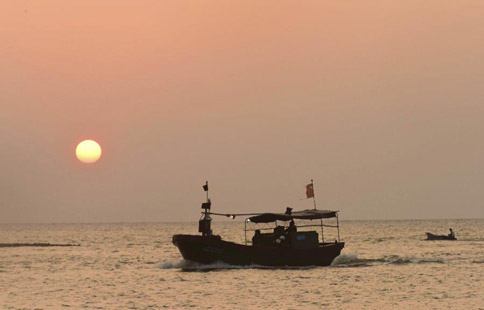Summer fishing ban starts in China's Hainan