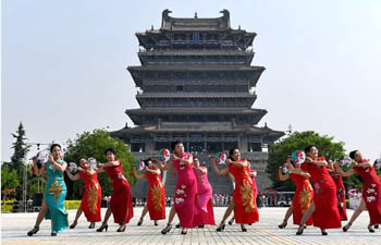 Cheongsam show held in north China's Shanxi