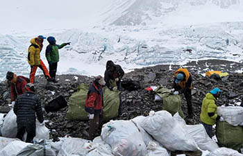 Nine-day cleaning campaign on Mount Qomolangma kicks off in China's Tibet
