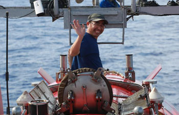 Chinese submersible Jiaolong descends to 4,811 meters in Mariana Trench