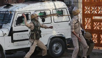Kashmiri protesters clash with Indian police in Srinagar