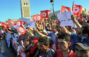 Tunisian people support PM to combat corruption in Tunis