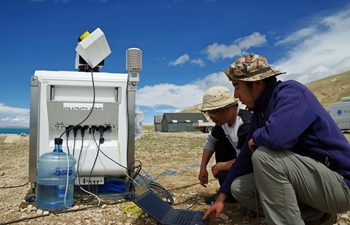 Scientists conduct scientific expedition to Qinghai-Tibet Plateau