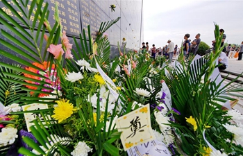 People mourn for relatives lost lives in 1976 Tangshan earthquake