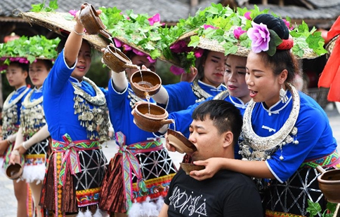 Tourists enjoy folk culture at Tiankeng Village in SW China's Chongqing