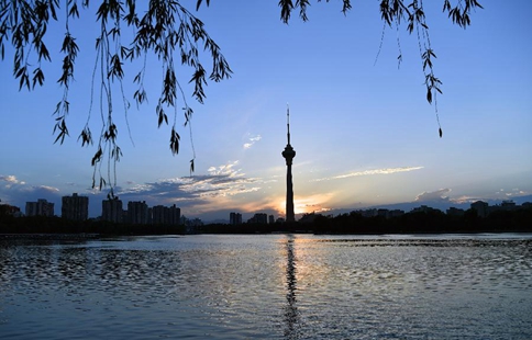 Sunset landscape at Yuyuantan park in Beijing