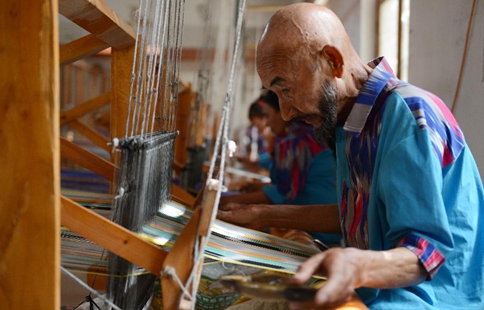 Etles silk production craft revived in Xinjiang
