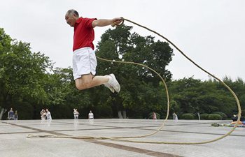 Retired PE teacher creates over 100 kinds of rope skipping techniques