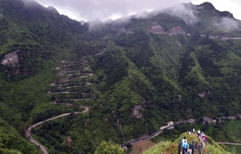 Tourists visit Qinglong County in SW China's Guizhou