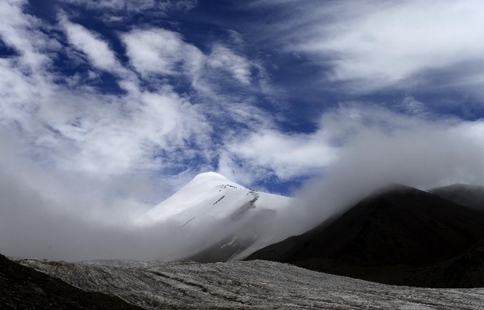 Scenery of Yuzhu Peak of Kunlun Mountains in NW China's Qinghai