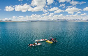Scientists inspect lakes and rivers on Qinghai-Tibet Plateau