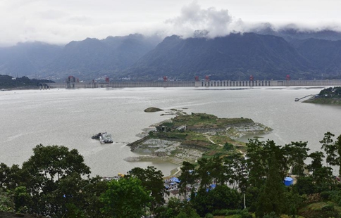 China's Three Gorges project starts to launch water storage test