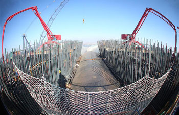 Shanghai-Nantong trans-Yangtze river bridge under construction