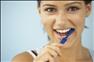 现代女性越来越注重保养，正确的保养方式可以让人身体健康远离疾病；而错误的保养方式则会让你离健康越来越远。以下这七种保养误区就可能会让女性出现致命的伤害。
1、长期用冷水刷牙
　　资料表明：人的牙齿最适应35~36.5摄氏度的温度，如果经常用冷水刺激牙齿将导致牙龈出血、牙髓痉挛或其他牙病的发生。牙齿的寿命平均比人的寿命短10年以上，根源便出在“冷水刷牙”的习惯上。
