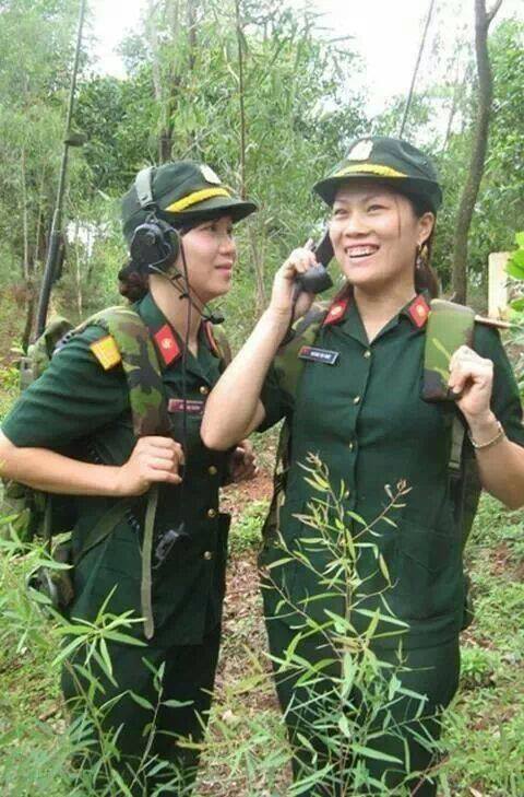 越南美丽女兵不一样的风采：Hold不住的制服诱惑[高清]