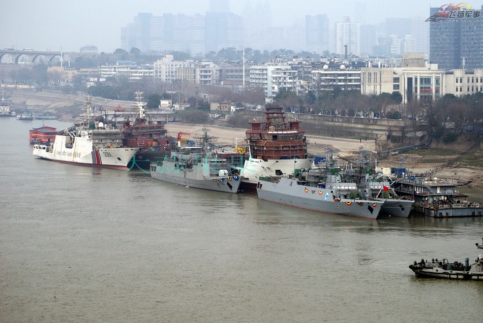 国内船厂生意兴隆：多艘外贸护卫舰列队舾装