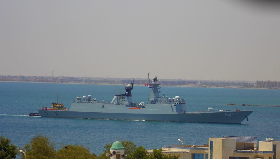 中国军舰停泊在亚丁港撤侨