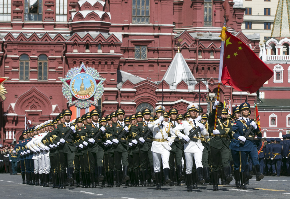 2014年5月7日，5月9日胜利日阅兵夜间彩排在俄罗斯首都莫斯科红场举行，中国方阵参加彩排。
