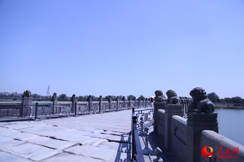 如今卢沟桥上的石狮子已经被修复。邱越摄