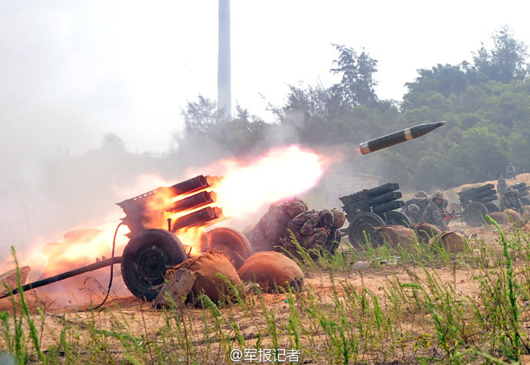 Tropas de artillería del Ejército Popular de Liberación (EPL) de China en la provincia de Fujian llevaron a cabo recientemente un ejercicio con municiones reales en una área costeña china con el propósito de elevar la capacidad de combate.
