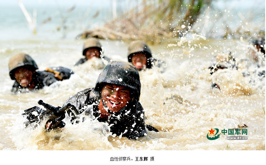 高清：人民军队之水中蛟龙震撼照片公开【4】