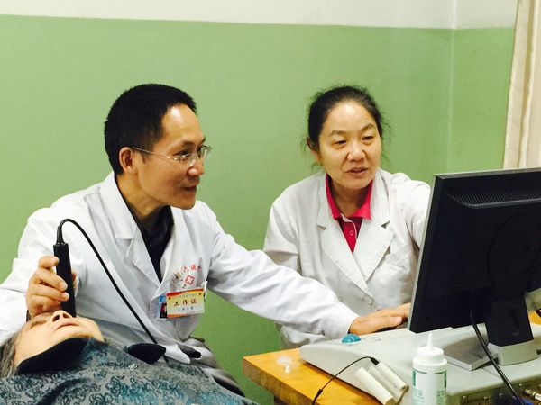 第306医院专家为新疆马兰地区白内障患者带来