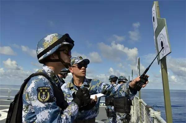 【要闻】海军三艘新舰船入列；152编队跨越国际日期变更线
