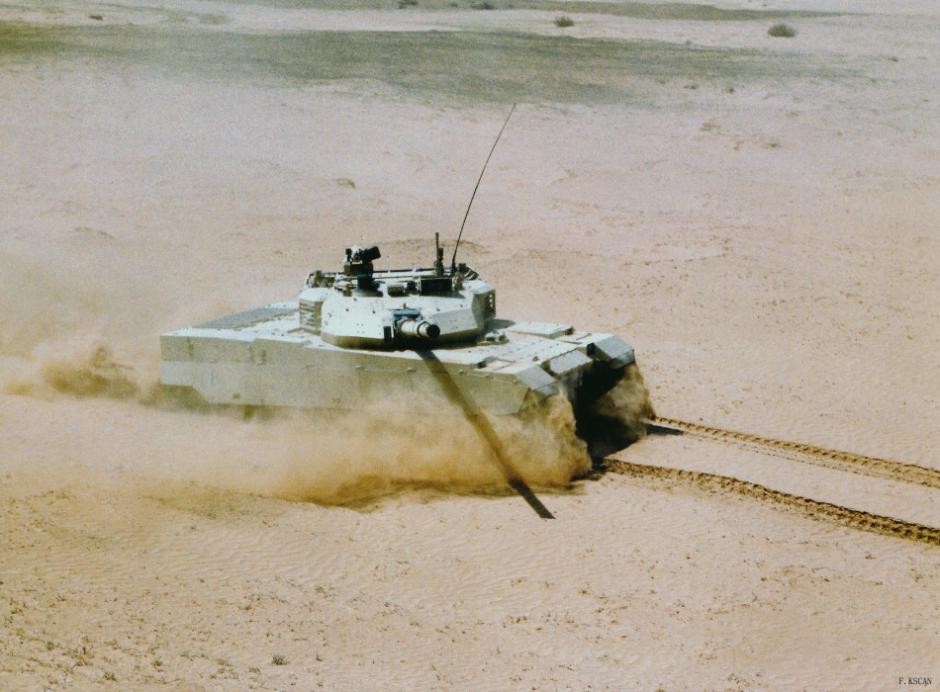 中国明星武器:新坦克沙漠狂飙 水下枪亮相