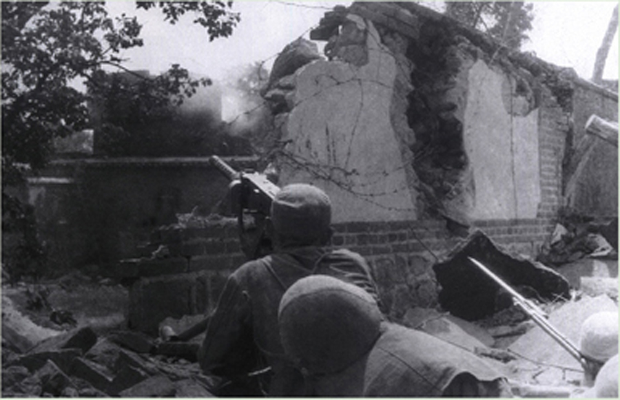 ↑资料图片：1944年农历春节，部队对赣榆之西德朱都日伪发起攻势，毙敌100余人。