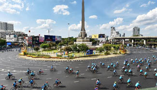 Mass cycling event held in Thailand to pay tribute to mothers