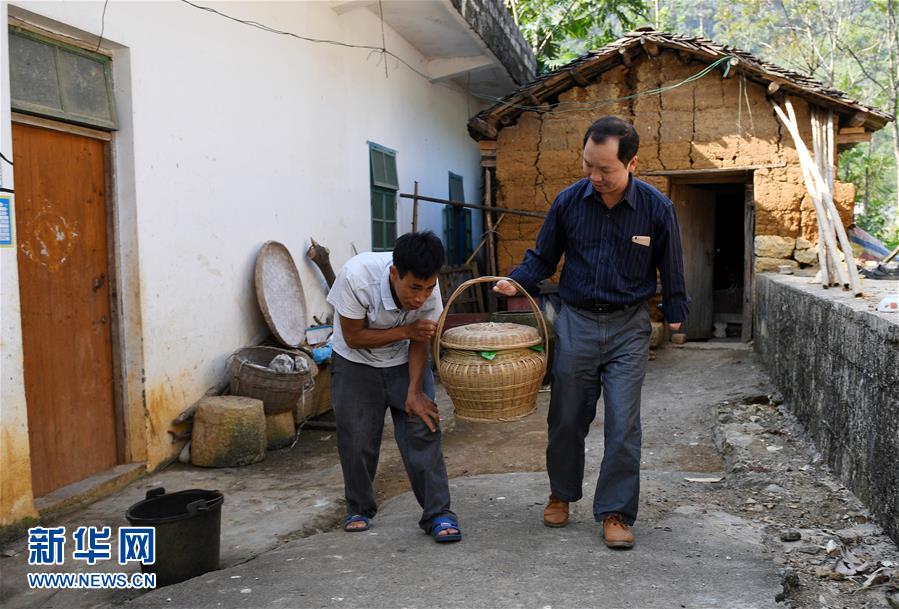 （图片故事）（4）黄立温：用残疾身体帮助乡亲们脱贫奔小康　