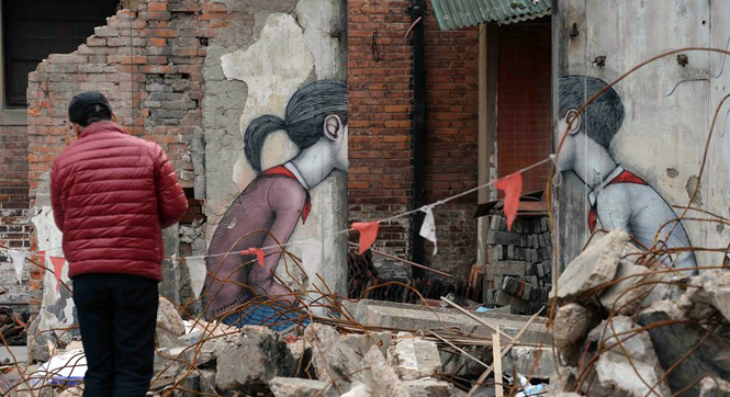 法国艺术家在上海拆迁废墟上涂鸦走红网络
