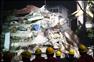 12月16日，救援人员在倒塌楼房现场搜救被困人员。新华社记者 崔新钰 摄