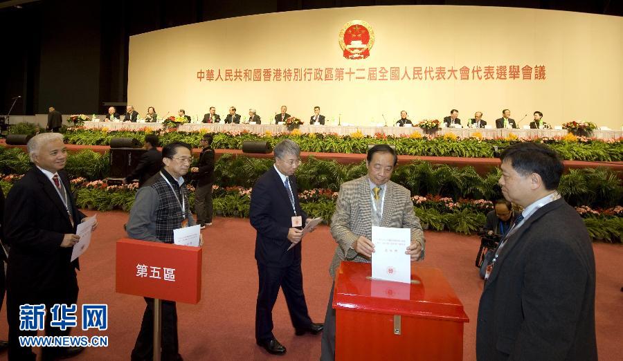 （XHDW）（1）香港特别行政区选举产生36名第十二届全国人大代表