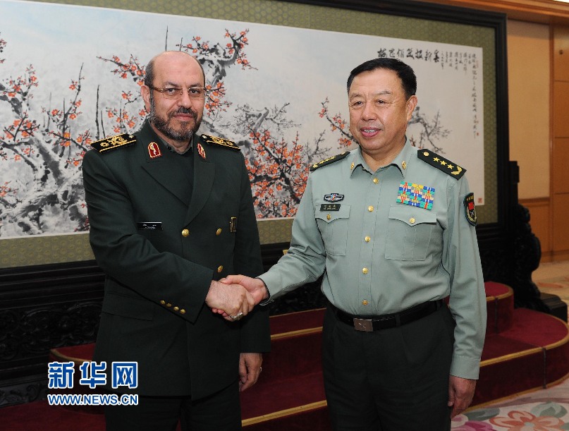5月7日，中央军委副主席范长龙在北京八一大楼会见伊朗国防部长达赫甘。新华社记者 饶爱民 摄