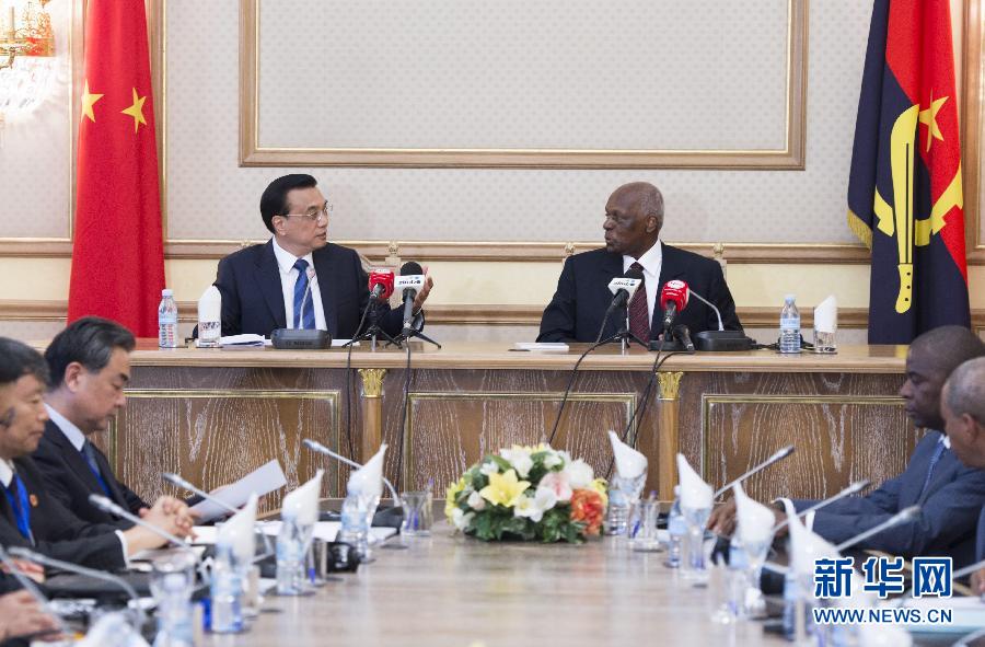5月9日，中国国务院总理李克强在安哥拉总统府同安总统多斯桑托斯举行会谈。 新华社记者王晔摄