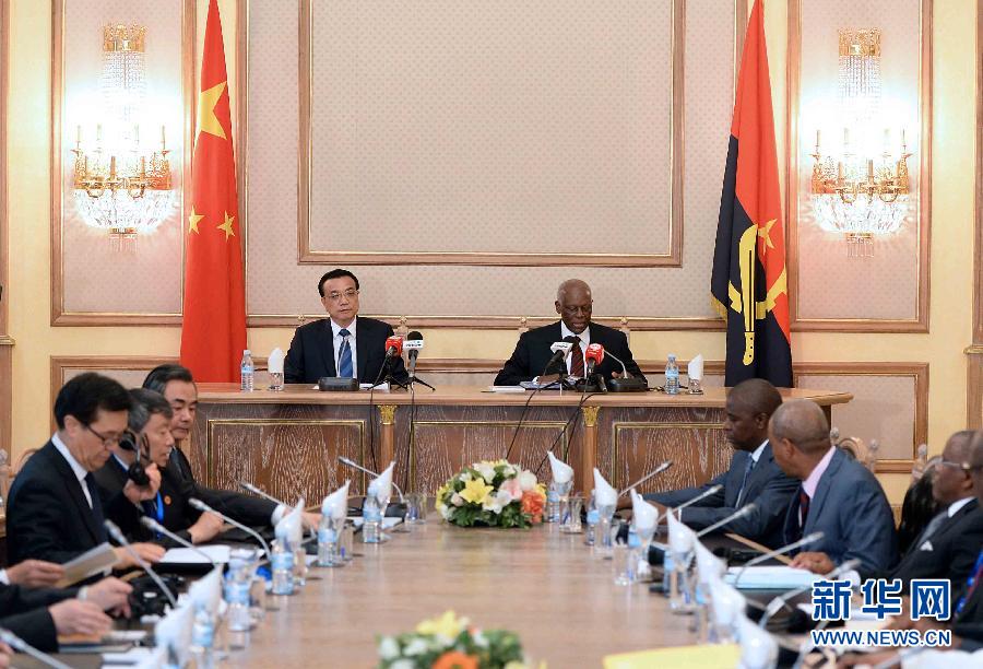 5月9日，中国国务院总理李克强在安哥拉总统府同安总统多斯桑托斯举行会谈。 新华社记者李涛摄