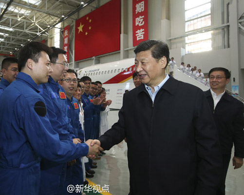 5月23日，习近平考察中国商飞设计研发中心。