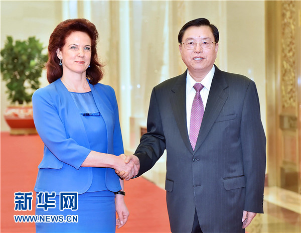 5月27日，全国人大常委会委员长张德江在北京人民大会堂与拉脱维亚议长阿博尔京娜举行会谈。 新华社记者 李涛 摄 