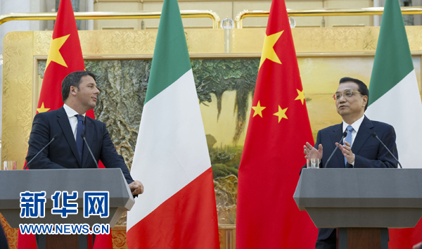 6月11日，国务院总理李克强在北京人民大会堂与意大利总理伦齐举行会谈后共同会见记者。 新华社记者黄敬文摄 