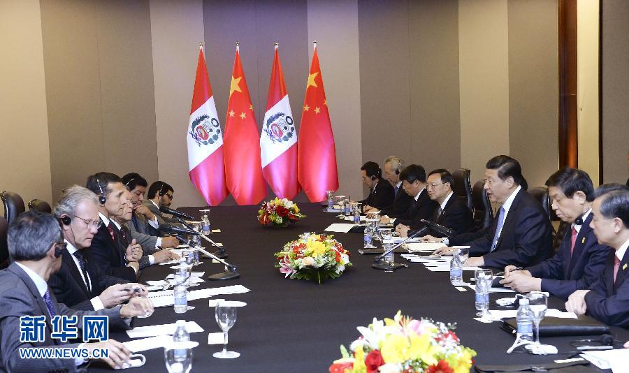 7月16日，国家主席习近平在巴西首都巴西利亚会见秘鲁总统乌马拉。新华社记者 刘建生 摄  