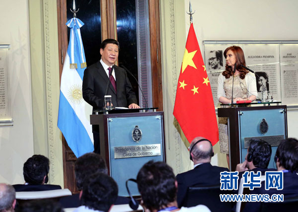 当地时间7月18日，国家主席习近平在布宜诺斯艾利斯同阿根廷总统克里斯蒂娜举行会谈。这是会谈后，两国领导人共同会见记者。 新华社记者刘卫兵 摄