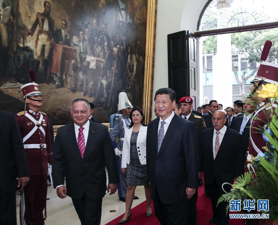 当地时间7月21日，国家主席习近平在加拉加斯会见委内瑞拉全国代表大会主席卡韦略。 新华社记者 兰红光 摄 