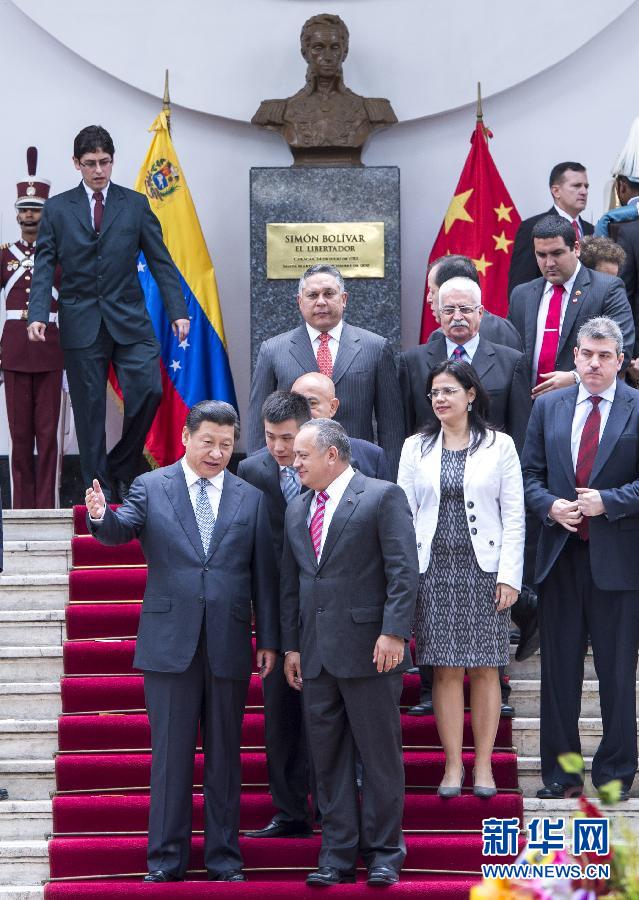 当地时间7月21日，国家主席习近平在加拉加斯会见委内瑞拉全国代表大会主席卡韦略。 新华社记者 王晔 摄