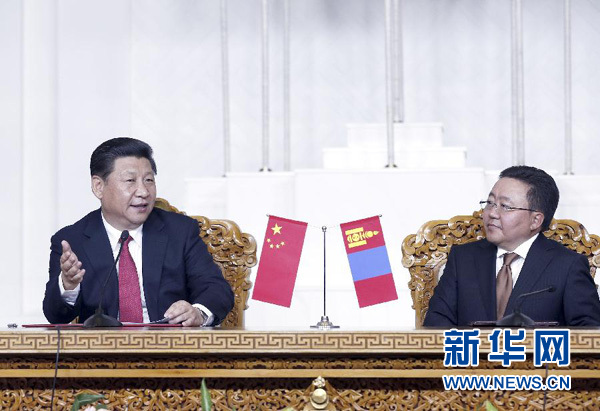 8月21日，国家主席习近平在乌兰巴托同蒙古国总统额勒贝格道尔吉举行会谈。会谈后，两国元首共同会见记者。 新华社记者 鞠鹏 摄
