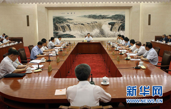 张德江主持召开十二届全国人大常委会第二十八次委员长会议。新华社记者刘卫兵摄