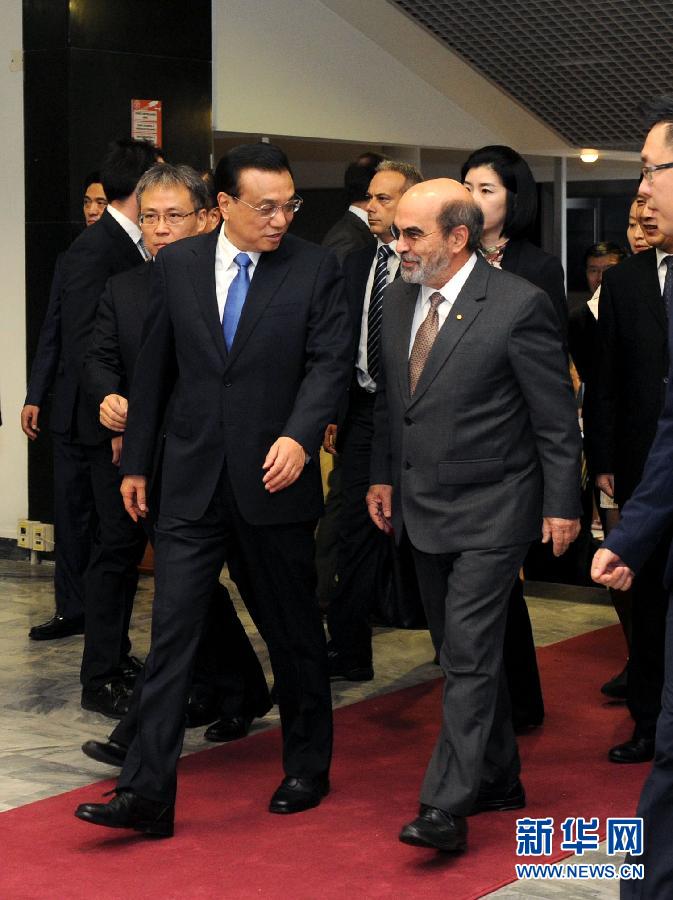 10月15日，中国国务院总理李克强在罗马会见联合国粮农组织总干事格拉齐亚诺。 新华社记者 饶爱民 摄