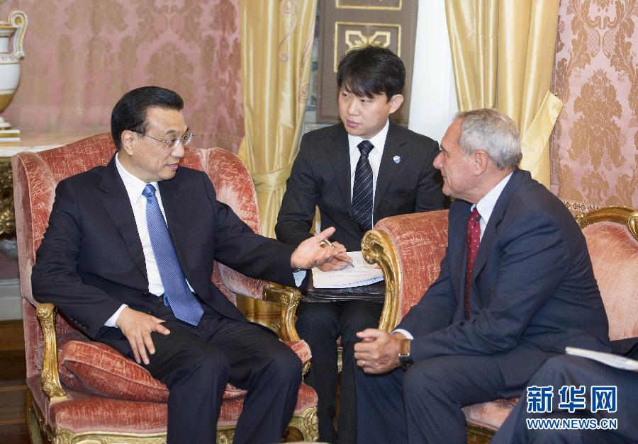 10月15日，中国国务院总理李克强在罗马会见意大利参议长格拉索。 新华社记者谢环驰摄 